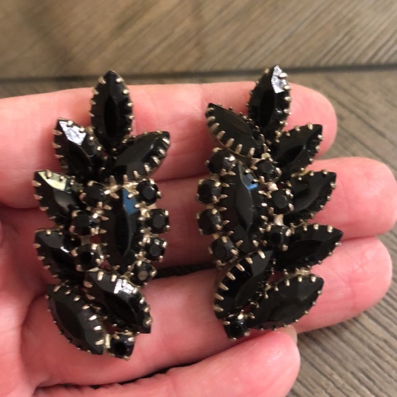 Vintage Black Glass Rhinestone Cluster Clip Earrings - Picture 9 of 15